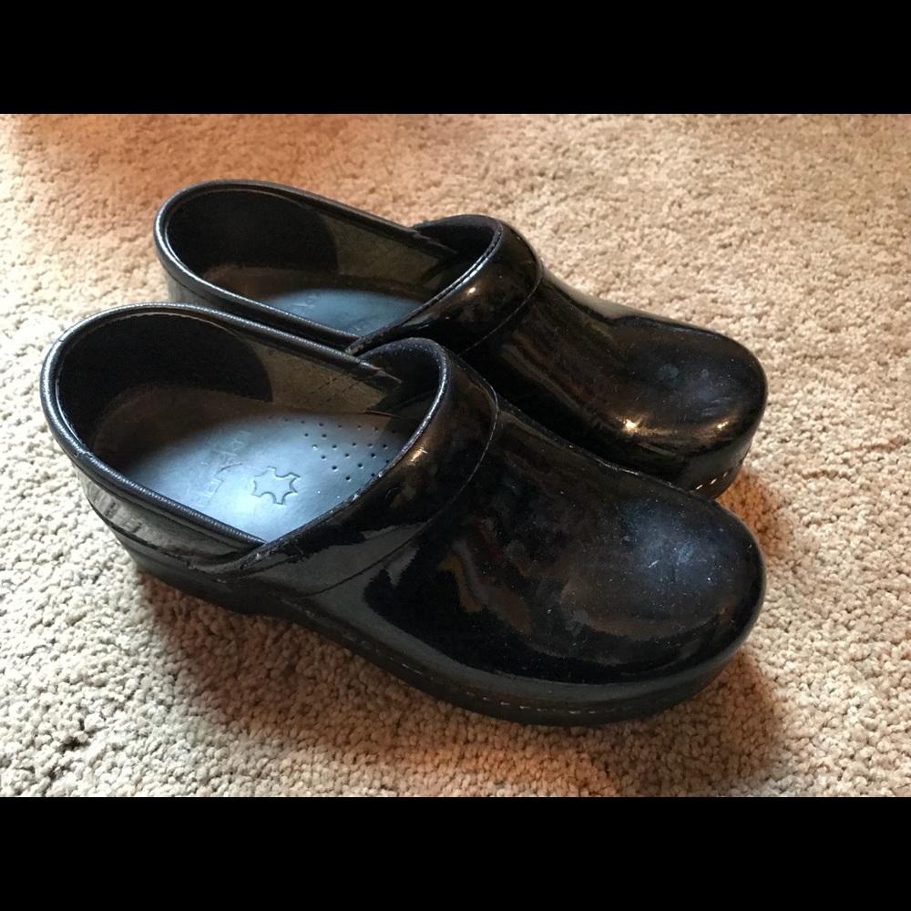 Black Danskos